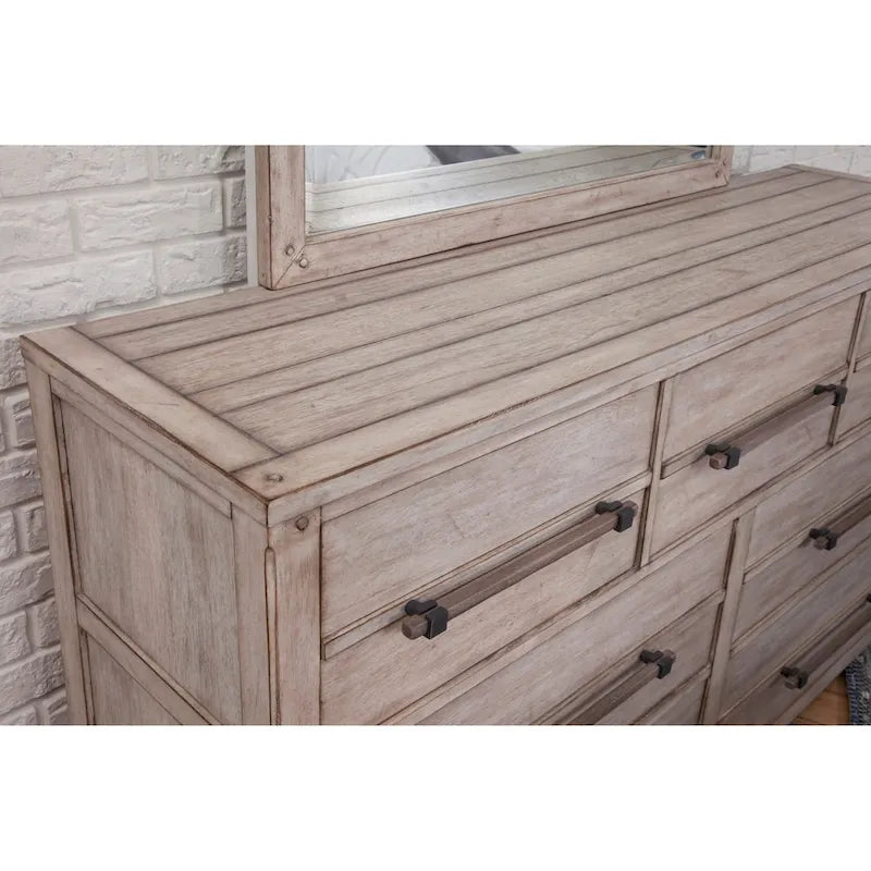 Commode à 7 tiroirs au fini rustique