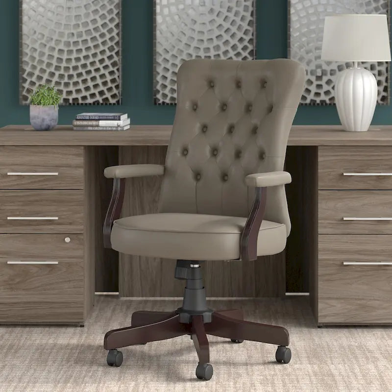 Chaise de bureau capitonnée à dossier haut avec accoudoirs