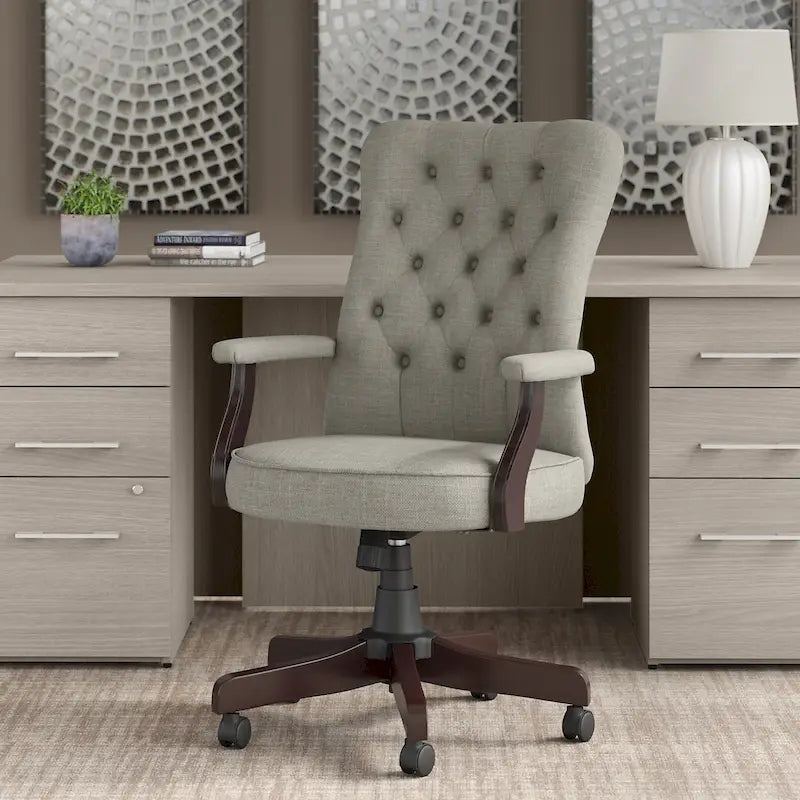 Chaise de bureau capitonnée à dossier haut avec accoudoirs