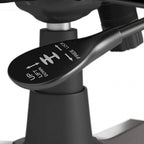 Chaise de bureau capitonnée à dossier haut avec accoudoirs