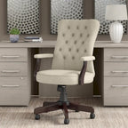 Chaise de bureau capitonnée à dossier haut avec accoudoirs